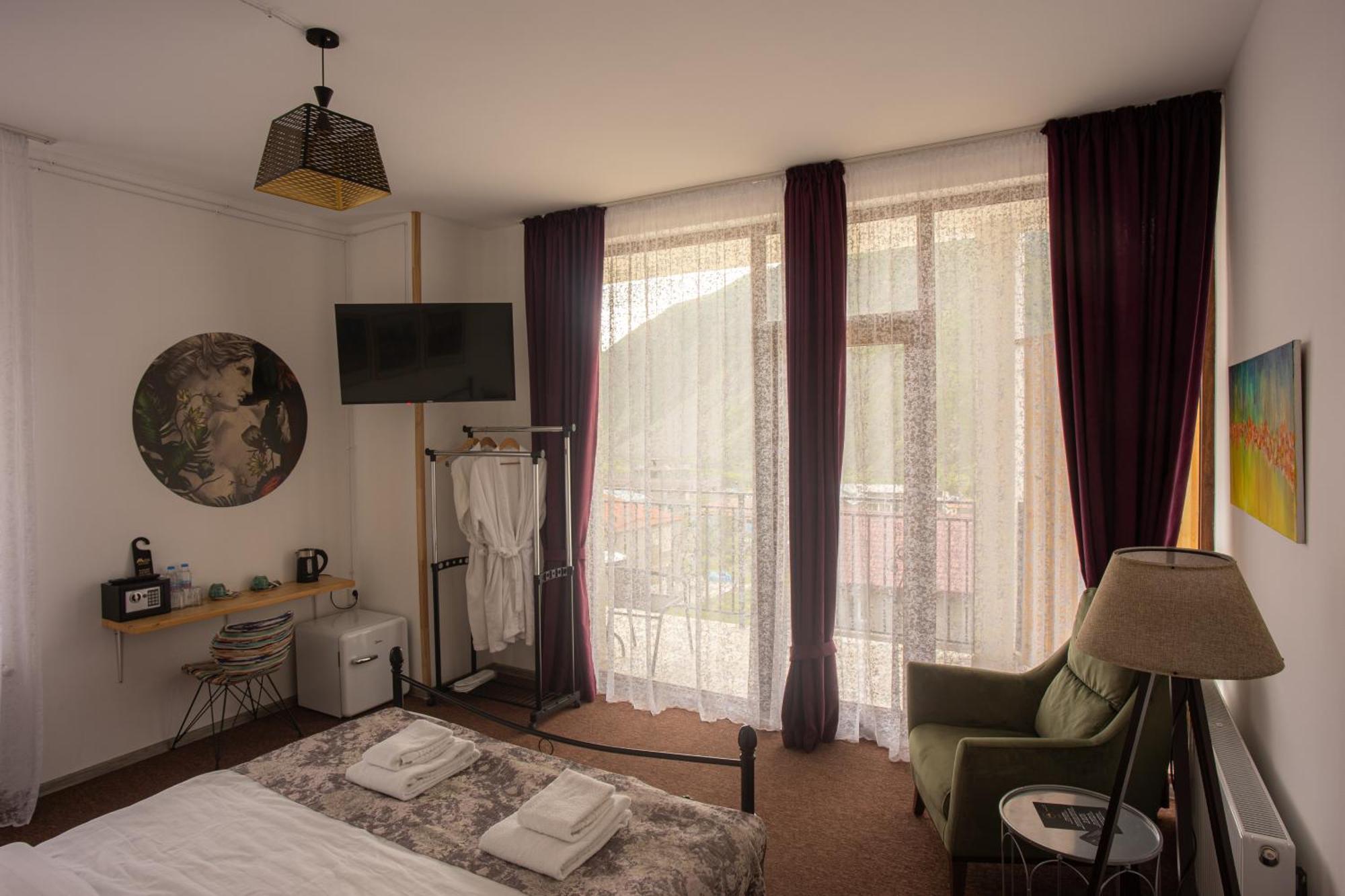 Mood Hotel Kazbegi Exterior photo