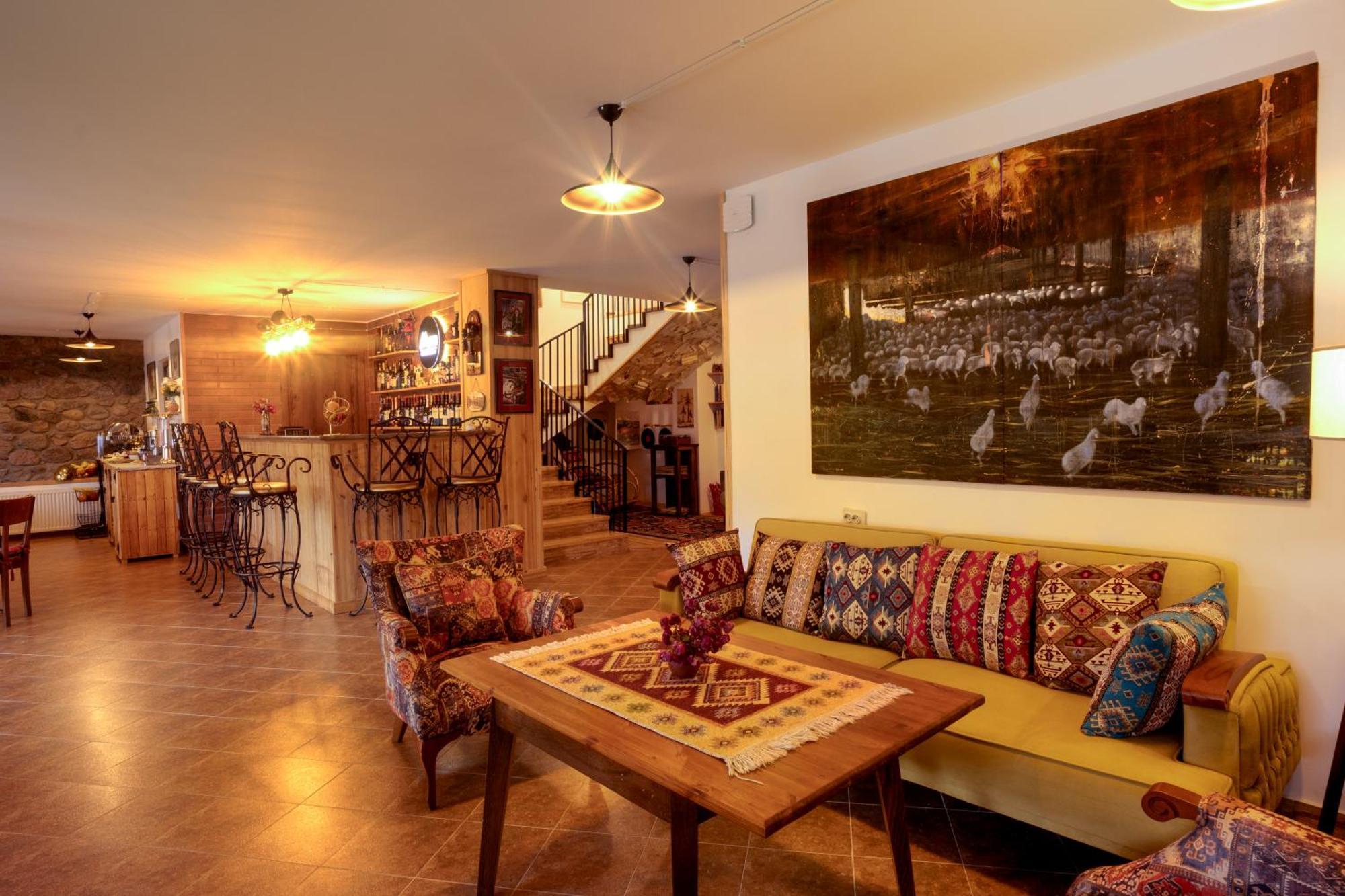 Mood Hotel Kazbegi Exterior photo
