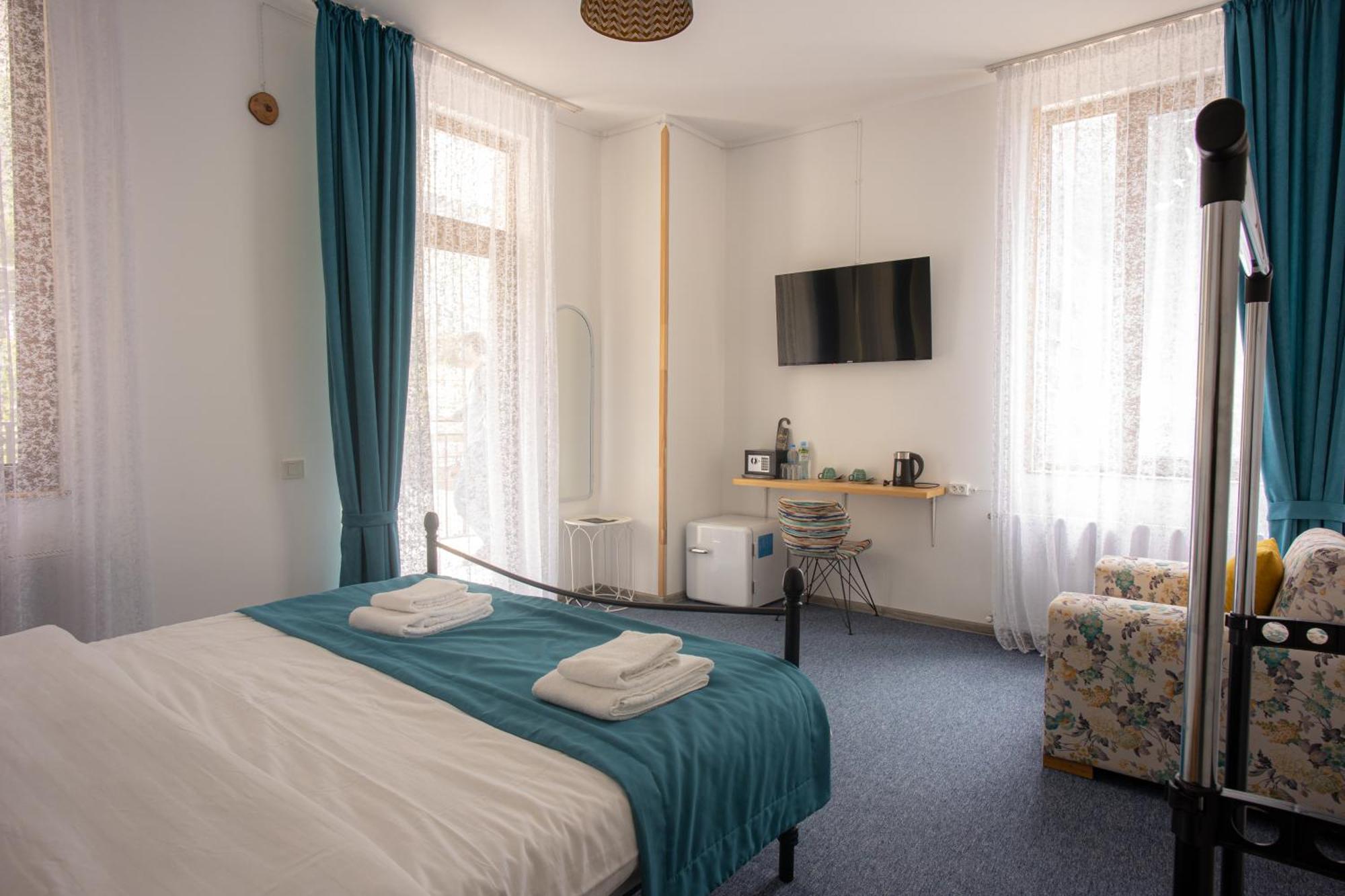 Mood Hotel Kazbegi Exterior photo