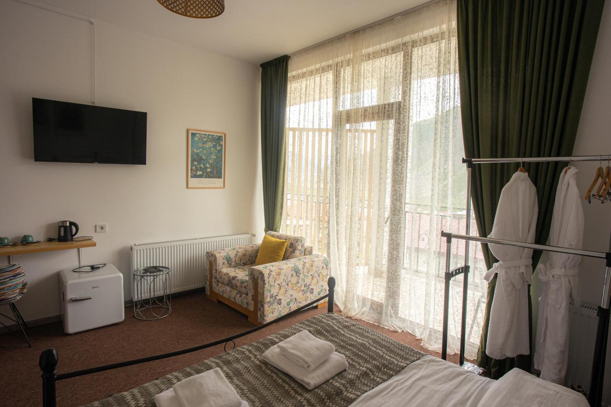 Mood Hotel Kazbegi Exterior photo