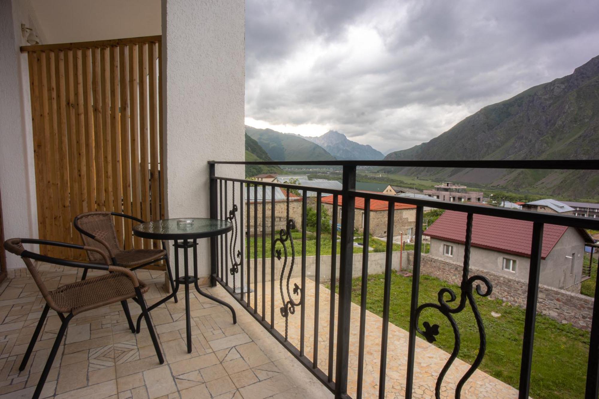 Mood Hotel Kazbegi Exterior photo